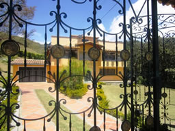 House in the Mountains of Santa Elena