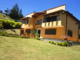 House in the Mountains of Santa Elena