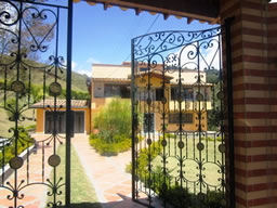 House in the Mountains of Santa Elena