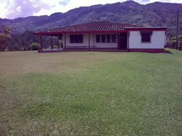 Country House in El Penol For Sale
