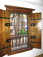 3 Floor Bar Building for sale in Parque Lleras photo 5