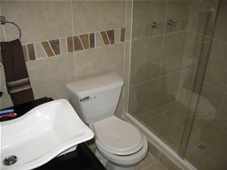 3 Floor Bar Building for sale in Parque Lleras photo 9